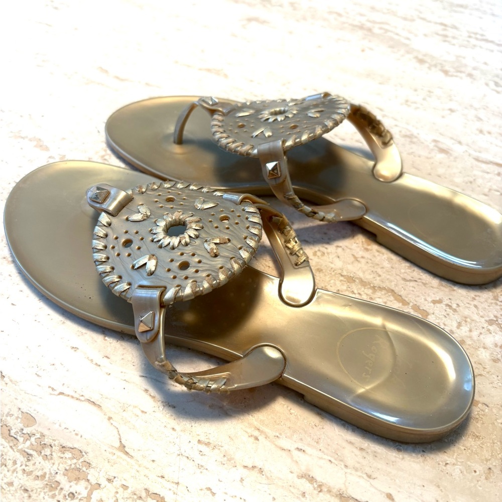 Jack Rogers Gold Medallion rubber thong sandals - size 7!